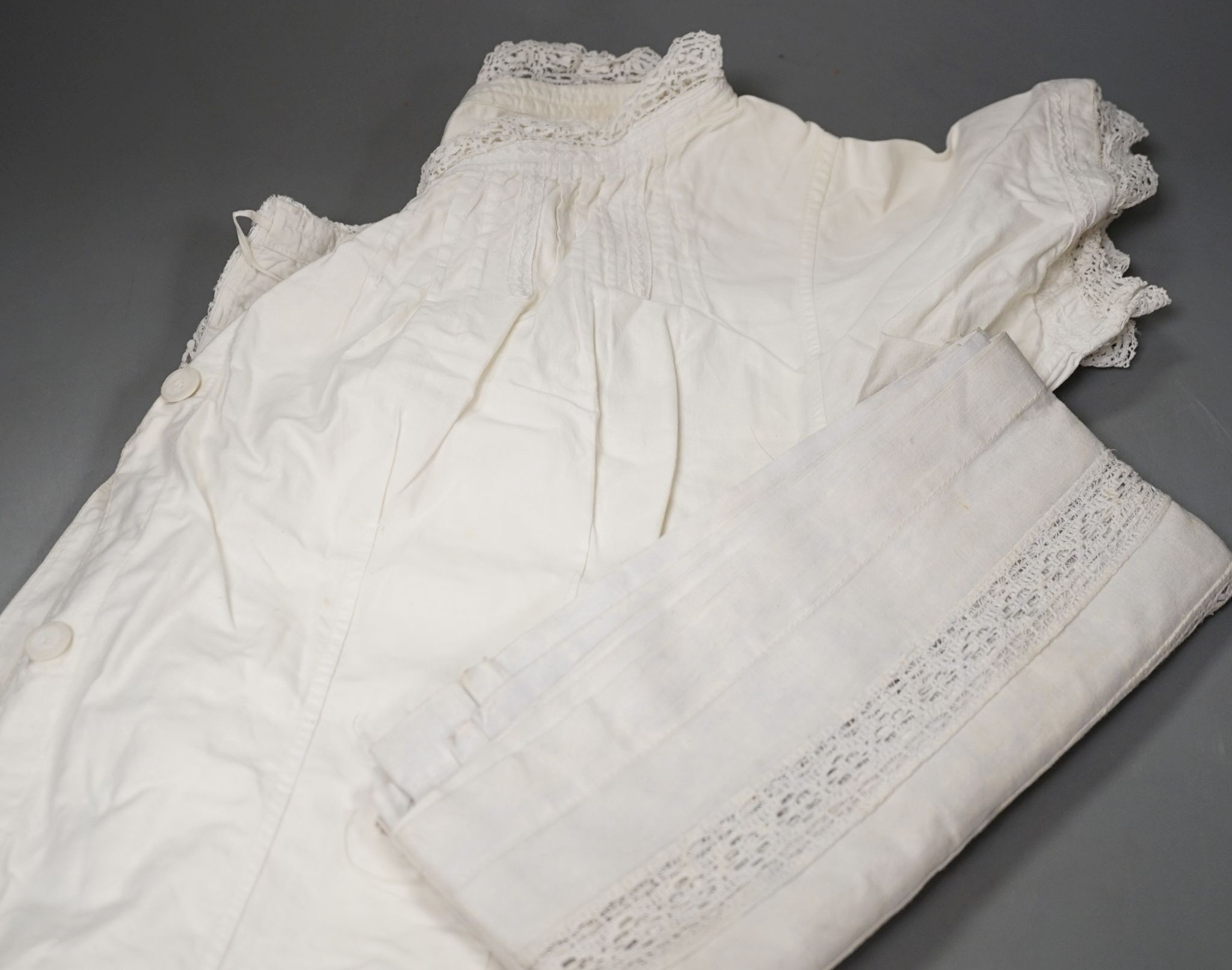 A quantity of linen